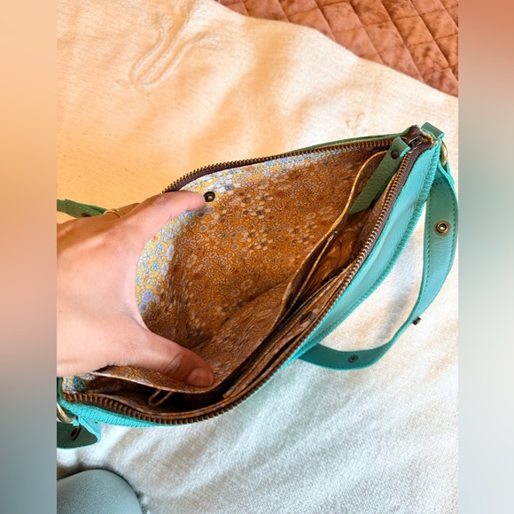 Lyons Teal Leather Biggie Bee Crossbody Sling Bag Purse 1.5L - Picture 9 of 16